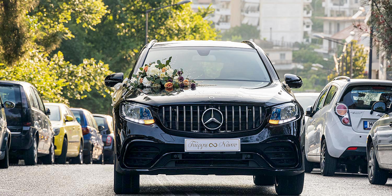 Πανέμορφος Γάμος δίπλα στη Λίμνη, στο Πυθάρι 12 Στολισμός αυτοκινήτου γάμου στο Αγρίνιο από τη Rogdaki Events με κομψές ανθοσυνθέσεις.