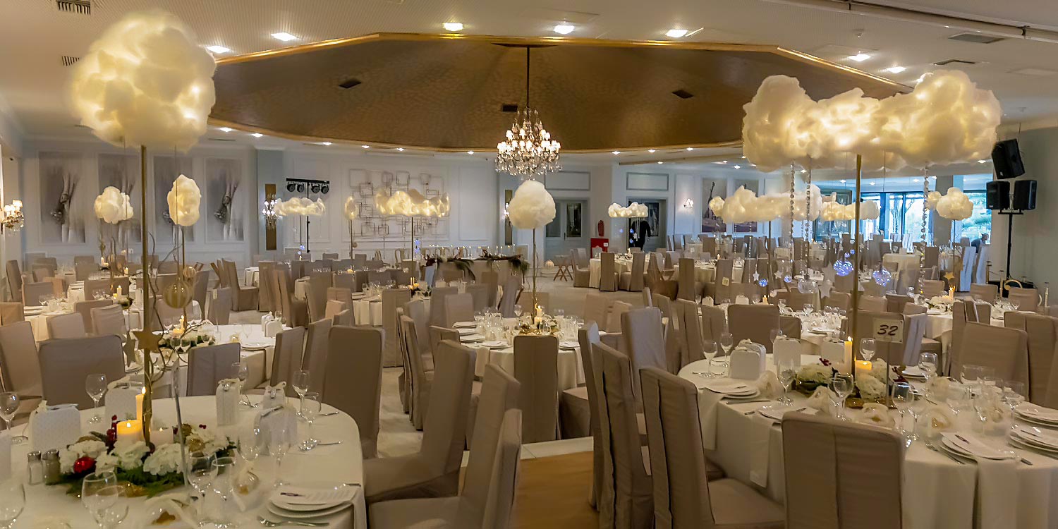 Χριστουγεννιάτικη Βάπτιση με Θέμα Σύννεφα & Αστέρια 12 Rogdaki Events Design Χριστουγεννιάτικη Βάπτιση Σύννεφα και Αστέρια γενική άποψη αίθουσας δεξιώσεων Κτήμα Πιθάρι Αγρίνιο