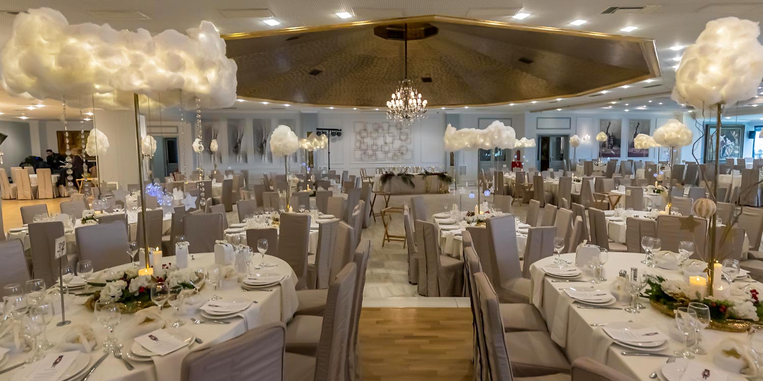 Χριστουγεννιάτικη Βάπτιση με Θέμα Σύννεφα & Αστέρια 11 Rogdaki Events Design Χριστουγεννιάτικη Βάπτιση Σύννεφα και Αστέρια στολισμός τραπεζιών δεξίωσης στο Κτήμα Πιθάρι με φωτιζόμενα σύννεφα