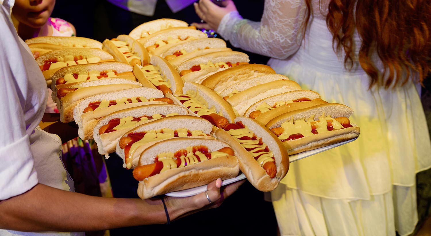 A Bridgerton Wedding in Greece 52 The night concludes with delicious hot dogs served to the guests during the party at the Royal venue