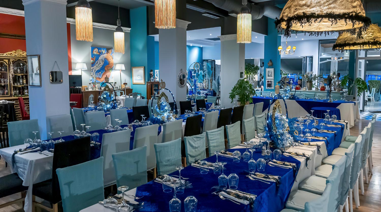 Βάπτιση Royal Baby | Elegant Στολισμός Μπλε & Χρυσό 8 Διακόσμηση δεξίωσης στο Lido Patras από τη Rogdaki Events, με ατμοσφαιρικό φωτισμό και royal blue λεπτομέρειες για τη βάπτιση Royal Baby