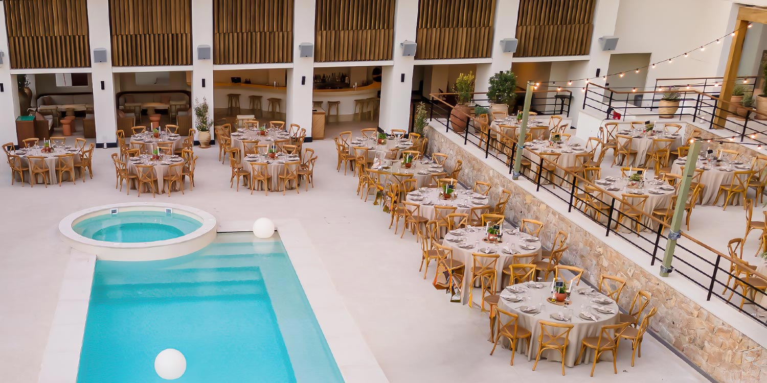 Event Styling στο Ace Hotel Athens 3 Εταιρικό δείπνο στο Ace Hotel Athens με ατμοσφαιρικό φωτισμό και corporate styling από τη Rogdaki Events Design