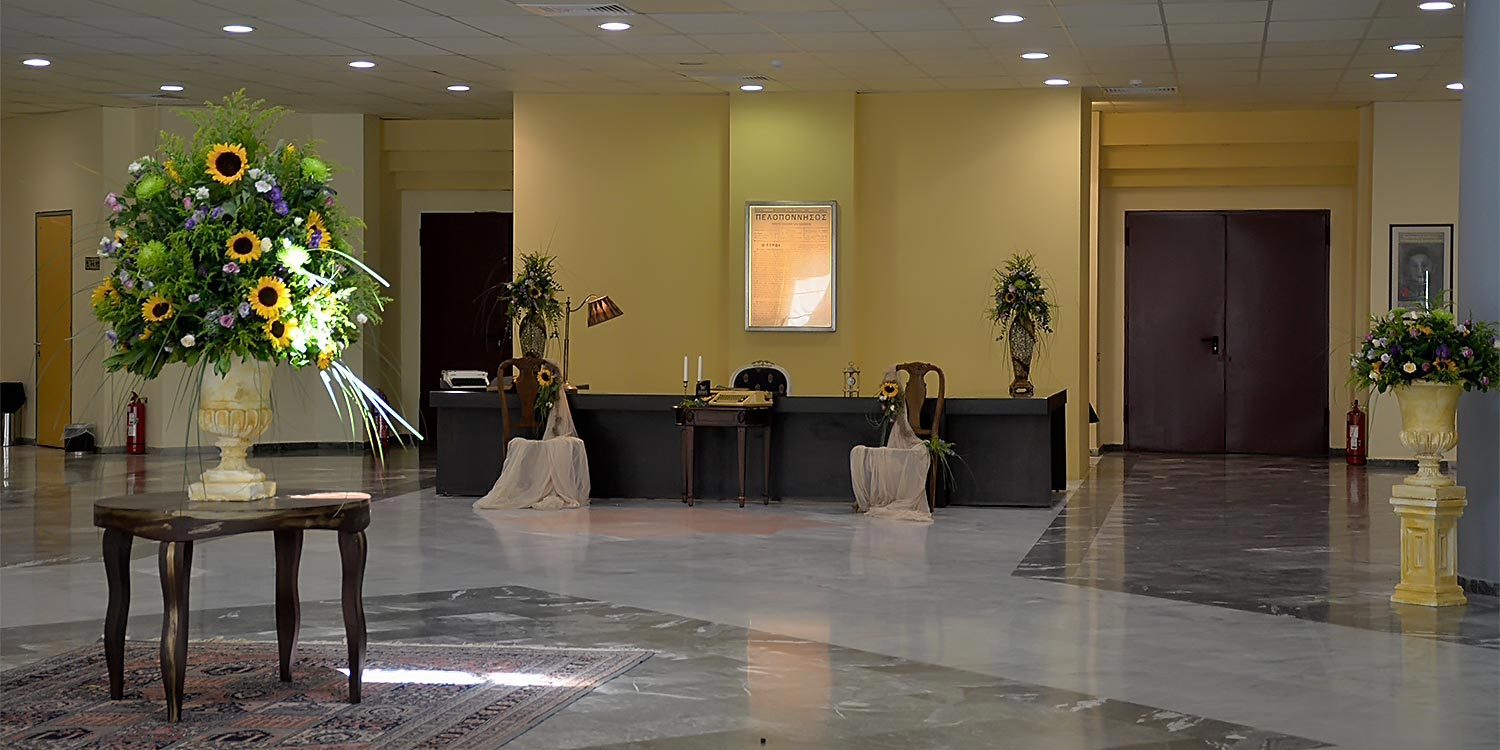 Στολισμός Εταιρικής Εκδήλωσης για τα 130 Χρόνια της Εφημερίδας «Πελοπόννησος» 7 Πανοραμική άποψη του Συνεδριακού Κέντρου Πατρών με τον επετειακό στολισμό της Rogdaki Events Trademark για τα 130 χρόνια της εφημερίδας Πελοπόννησος