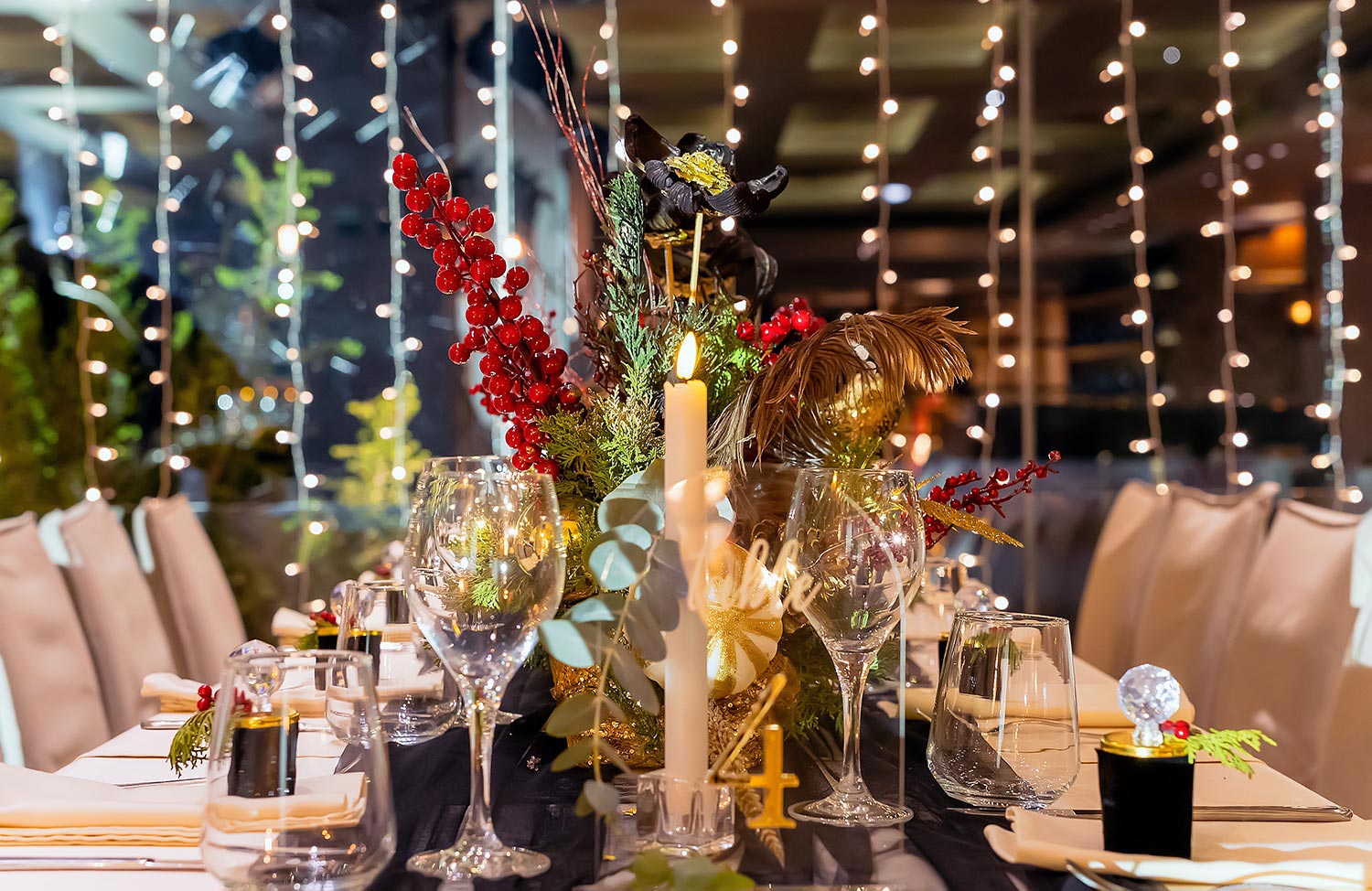 Moorings – Εταιρικό Χριστουγεννιάτικο Event /Astir Marina 9 Rogdaki Events Moorings candle light dinner corporate setup christmas berries luxury atmosphere