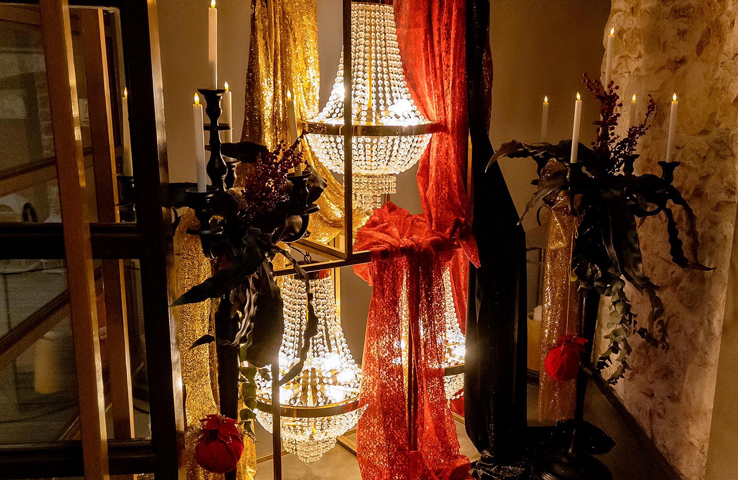 Moorings – Εταιρικό Χριστουγεννιάτικο Event /Astir Marina 27 Rogdaki Events Moorings entrance decor chandeliers red gold velvet candles astir marina