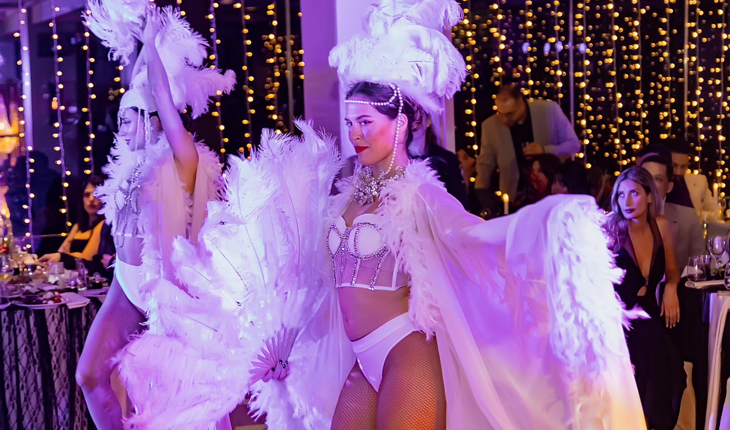 Moorings – Εταιρικό Χριστουγεννιάτικο Event /Astir Marina 21 Rogdaki Events Moorings feather show performance professional dancers corporate party astir marina vouliagmeni
