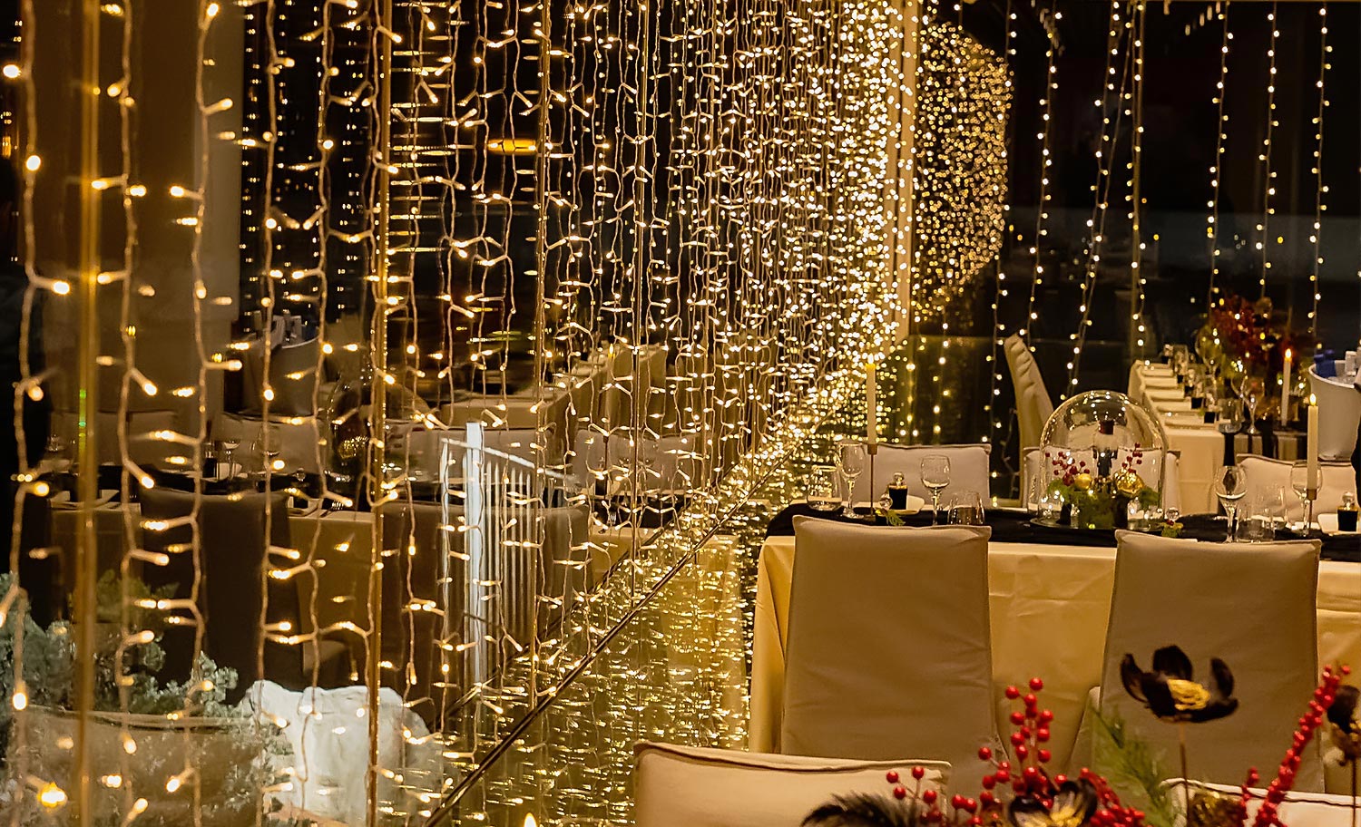 Moorings – Εταιρικό Χριστουγεννιάτικο Event /Astir Marina 6 Rogdaki Events Moorings warm light curtain wall corporate event decoration astir marina vouliagmeni