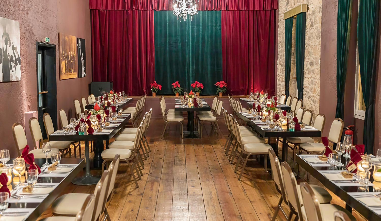 Ονομαστήρια Σεβασμιωτάτου Μητροπολίτου Πατρών 13 Μια ολοκληρωμένη πρόταση διακόσμησης από τη Rogdaki Events για τα ονομαστήρια του Μητροπολίτη Πατρών με βελούδο και κεριά